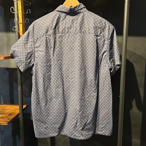 Vintage classic short sleeve American Eagle blue Size XL  very cool shirt 😎 - Picture 4 of 4